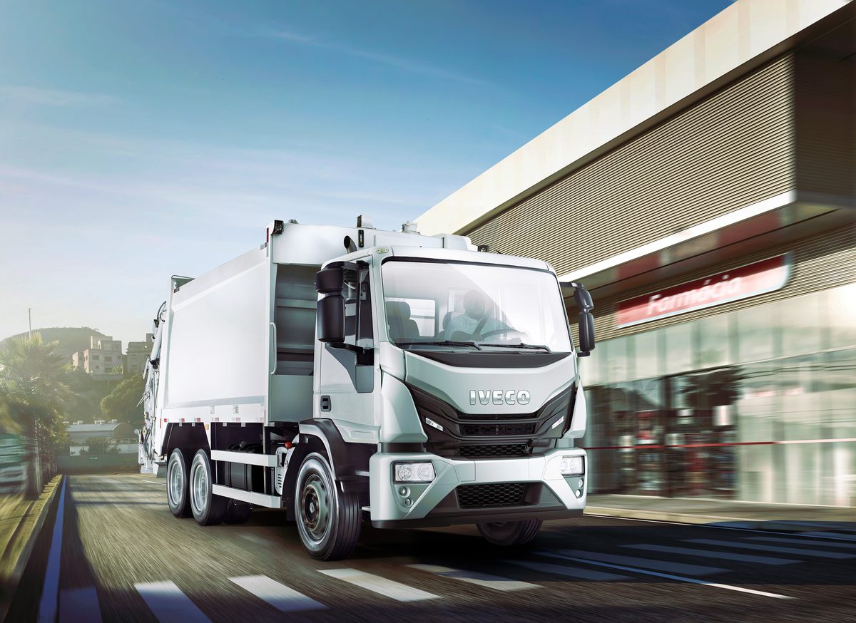 IVECO Tector caminhão de coleta de lixo em operação urbana