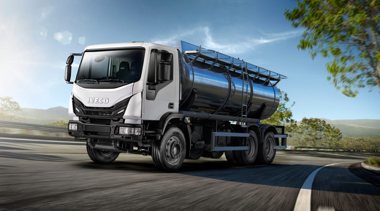 IVECO Tector em rodovia